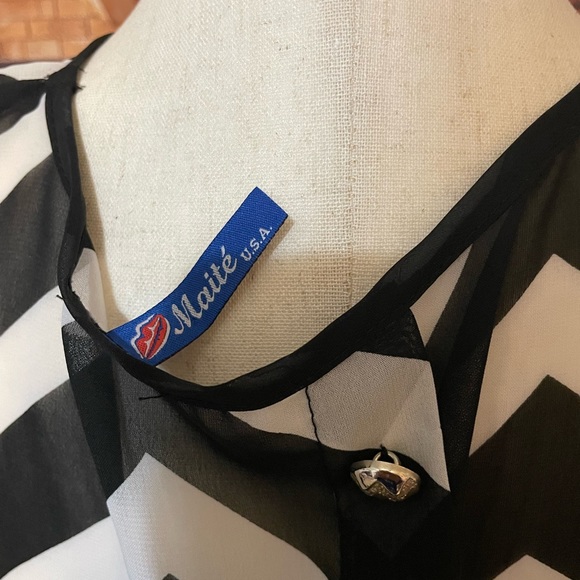 Black and White top 3/4 sleeve (sheer vibe) - Picture 4 of 4